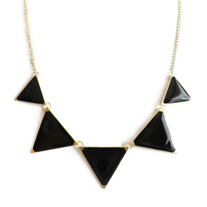 collar-con-triangulos-en-negro-1